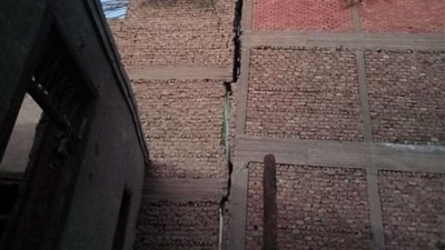 هبوط أرضي يثير ذعر الأهالي بسوهاج.. والصرف الصحي لا يرد