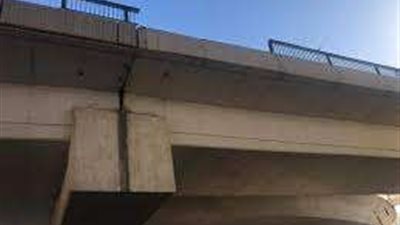 سقوط سيارة ملاكي من أعلى كوبري محطة مترو روض الفرج وإصابة سائقها