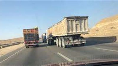 الداخلية تكشف ملابسات مخالفات سيارات النقل على طريق السويس