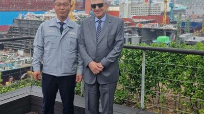 الفريق أسامة ربيع يبحث سبل التعاون في تصنيع السفن مع ترسانة هيونداي