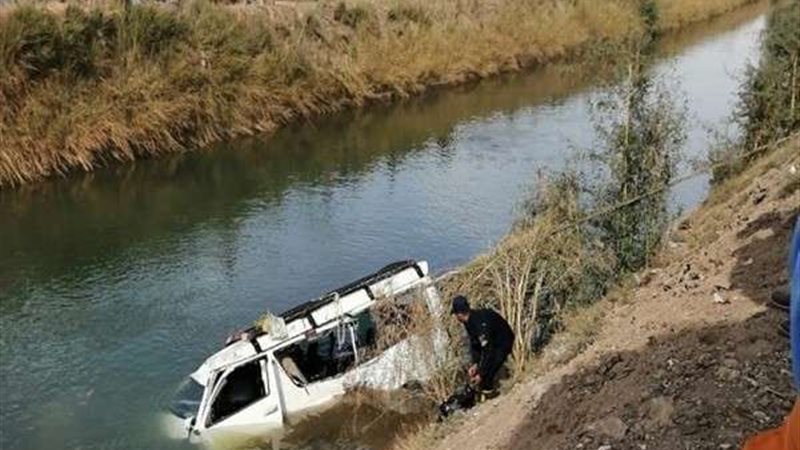 سيارة في الترعة