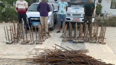سقوط 4 أشخاص لسرقة ركائز معدنية وحديد تسليح من موقع إحدى الشركات