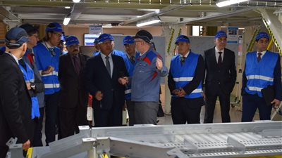 وزير النقل يبحث إنشاء مصنعين في مدينة برج العرب لإنتاج الأنظمة المختلفة للسكك الحديدية