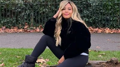 بعد 11 عامًا مع عمرو دياب.. من هي هدى الناظر خطيبة مصطفى شعبان؟