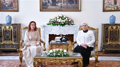 انتصار السيسي ترحب بزوجة رئيس البوسنة والهرسك في مصر