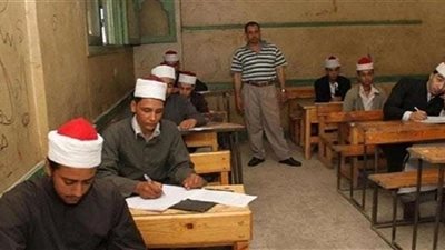 طلاب النقل بالثانوية الأزهرية يؤدون امتحانات التفسير والفلسفة.. اليوم