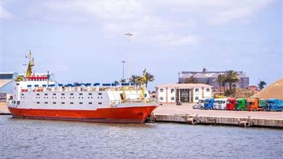 خلال 24 ساعة.. تعرف على حركة الصادر والوارد بميناء دمياط