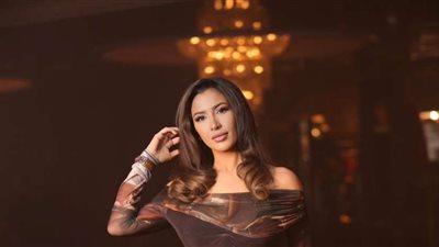 جنات تطرح أغنية «بنعيش مع ناس» (فيديو)