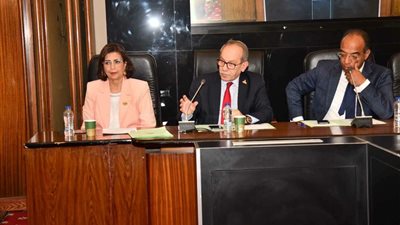 صحة الشيوخ : تعقد إجتماع تنسيقي لتحديد الجهة المنوطة بتقييم المستوى الأدائي للأطباء الوافدين