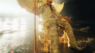 لابس بدلة ذهب.. محمد رمضان يشوق جمهورة لكليب جديد 