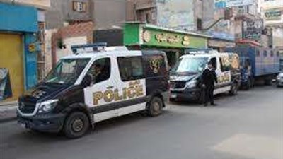 كردون أمني وفريق بحث جنائي لكشف ملابسات العثور على أشلاء جثة في بولاق الدكرور