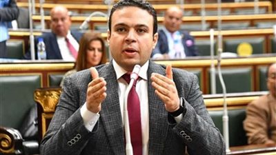 النائب عبد المنعم إمام يكشف حقيقة إلغاء كليتي الآداب والتجارة