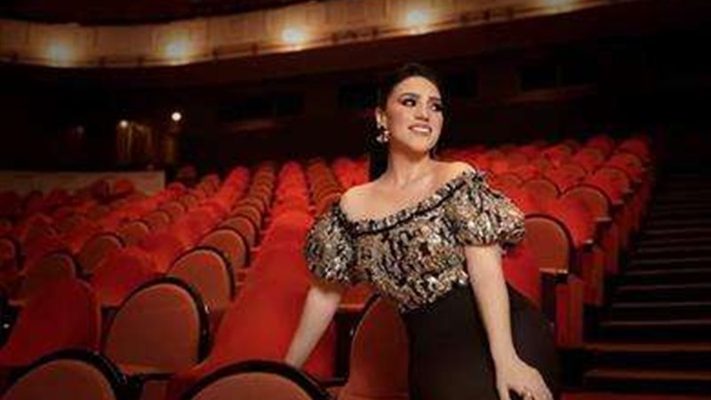 الفنانة مي فاروق