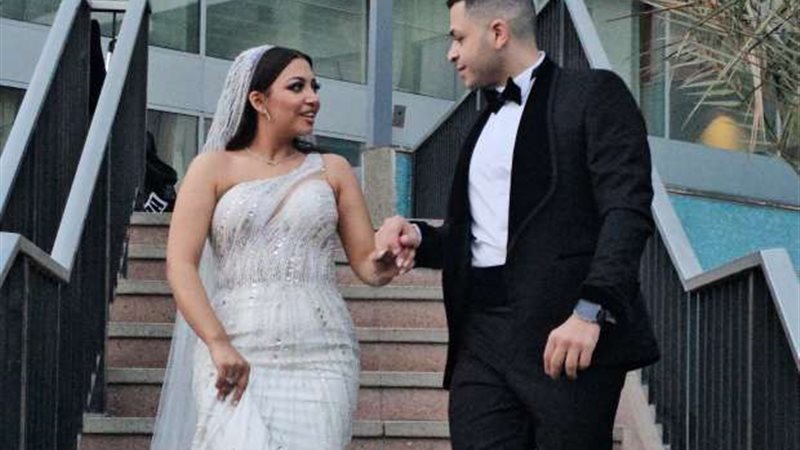 ابنة بدرية طلبة وعريسها
