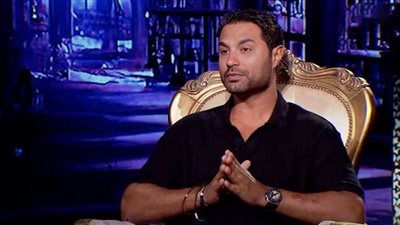 المساكنة والإلحاد والطلاق وطبيب نفسي .. أبرز عناوين كريم فهمي في كتاب الشهرة