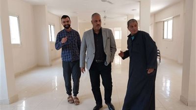 وكيل رياضة القليوبية يتابع إنشاء صالة الأنشطة والتطوير بمركز شباب كفر مويس