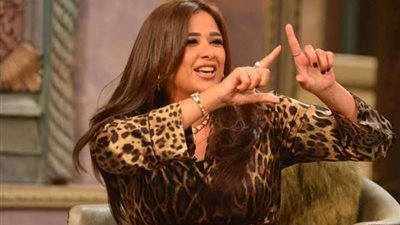 ياسمين عبد العزيز : خطأ طبي حرمني أنا والعوضي من الحمل