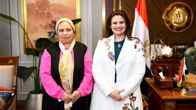 وزيرة الهجرة تلتقي رئيسة الجالية المصرية بأيرلندا الشمالية