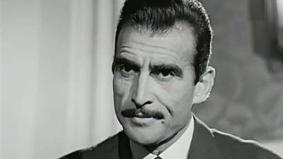 من الفروسية إلى عرش السينما.. تربية النمل موهبة تميز بها أحمد مظهر