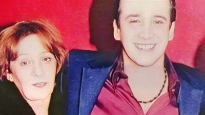 الوسط الفني ينعى والدة كريم عبدالعزيز