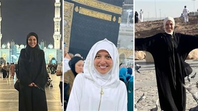 مي كساب تؤدي مناسك العمرة (صور)