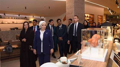السيدة انتصار السيسي تعرب عن سعادتها بزيارة حرم سلطان عُمان للمتحف المصري الجديد