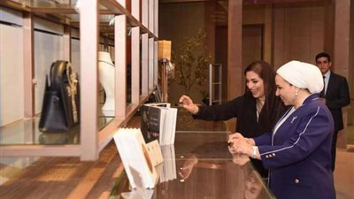 انتصار السيسي وقرينة سلطان عُمان تزوران العاصمة الإدارية