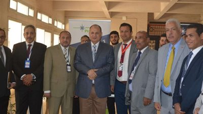 بالصور.. نائب رئيس جامعة الأزهر ومحافظ أسيوط يفتتحان فعاليات 