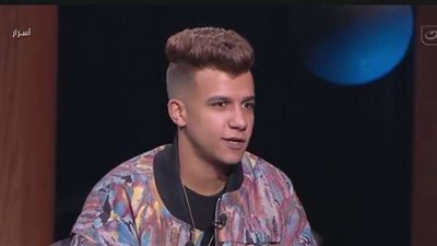 «مكسور ومتدمر» زوجة عصام صاصا تدافع عنه بعد تحليل المخدرات