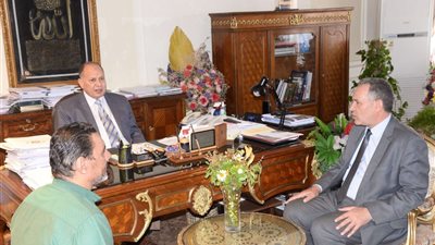 محافظ أسيوط يطالب مدير مديرية التربية والتعليم بالنهوض بقطاع التعليم