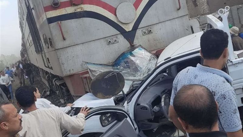 اصطدام قطار بسيارة