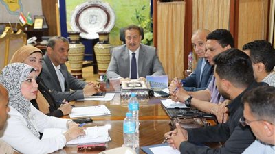 محافظ المنوفية يناقش الموقف النهائي ونسب تنفيذ مشروعات 