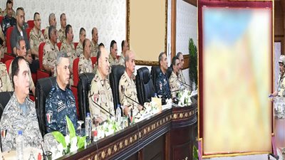 الفريق الأول للقوات المسلحة يشهد مشروع مراكز القيادة بإحدى الجبهات الرئيسية