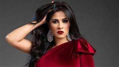 ياسمين عبد العزيز تفاجئ جمهورها بصورة 