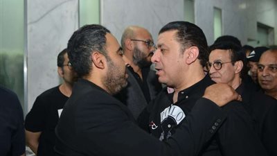 نجوم الفن في عزاء  زوجة المطرب أحمد عدوية 