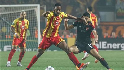 التعادل السلبي يحسم الشوط الأول من مباراة الأهلي والترجي