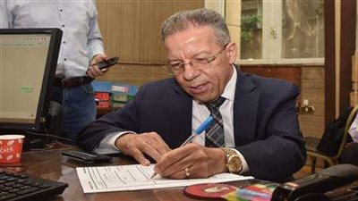 يهدد 75% من العاملين.. نقيب الأطباء يحذر من تداعيات قانون إدارة المنشآت الصحية