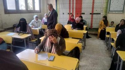 736 دارس يؤدون امتحانات محو الأمية بأسيوط ضمن مبادرة المصريون يتعلمون