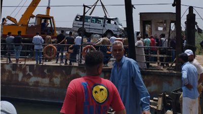 المعدية رخصتها منتهية.. تفاصيل كارثية في حادث غرق ميكروباص معدية أبو غالب بالجيزة (صور)