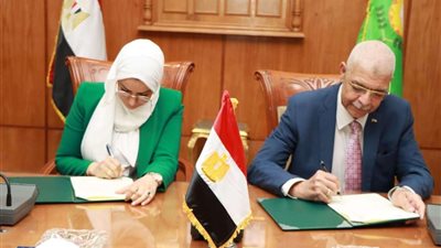 رئيس جامعة المنوفية يوقع بروتوكول تعاون مع مصنع 