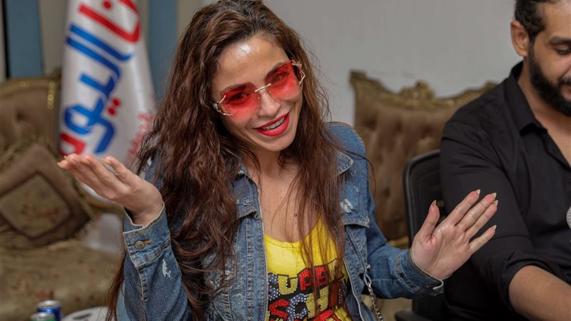 الفنانة دوللي شاهين