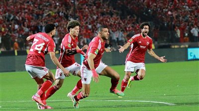 الأهلى يدفع بـ