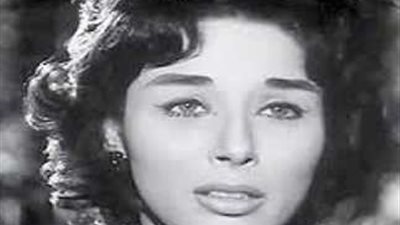 اليوم.. عزاء شقيقة الفنانة لبنى عبد العزيز