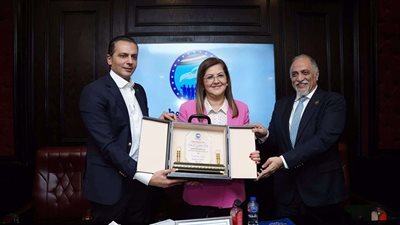 وزيرة التخطيط تستعرض في ندوة 