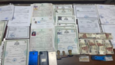 تفاصيل القبض على شخصين بتهمة تزوير الشهادات الجامعة بالجيزة