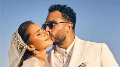 تلميحات نيللي كريم بعد طلاقها