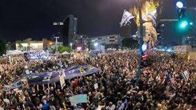 احتجاجات في تل أبيب تطالب بسحب الثقة من حكومة نتنياهو وإعادة المحتجزين