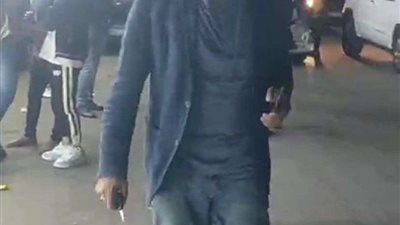 الليثي يبكي على كتف الغيطي: أمي ماتت يا غيطي