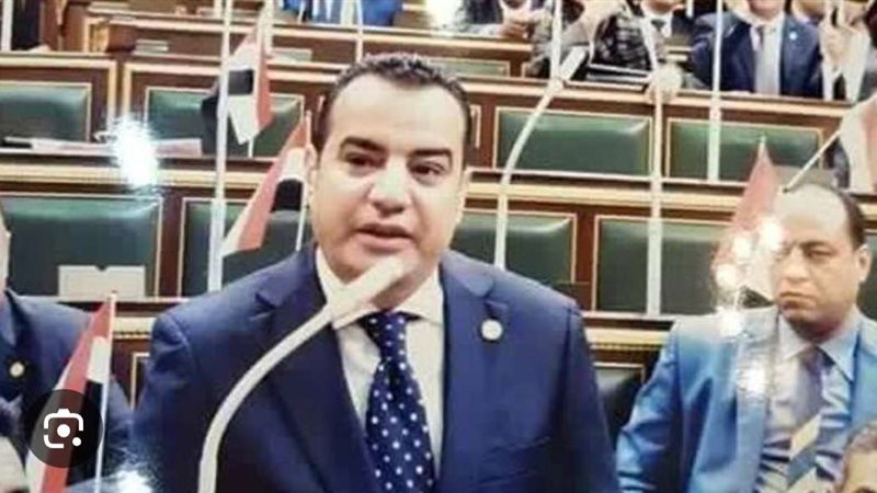 أحمد إدريس عضو لجنة