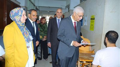 رئيس جامعة المنوفية يتفقد سير الامتحانات بكلية التمريض